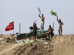 Fuerzas populares contrarias al EI. Según el desertor, el EI abandonó su cuartel general en Raqa y se internó en el desierto. AP / H. Mizban