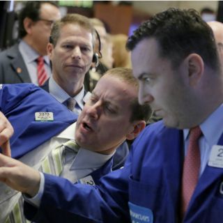 Wall Street abre operaciones con ganancias ligeras