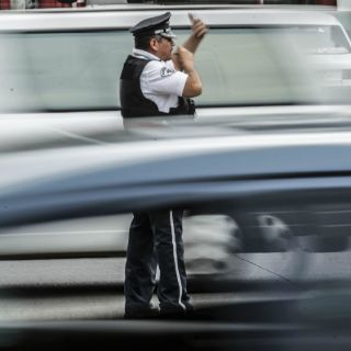 Cesan a policías viales por recibir 'mordida'