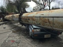 Las fuertes rachas de viento tiraron ayer miércoles un espectacular en el municipio, donde hubo cinco heridos. SUN / ARCHIVO