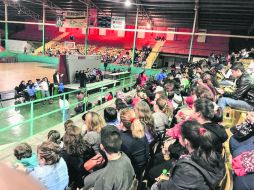 Las 'recomendaciones' las hace Leobardo Hernández, auxiliar de Programas Sociales en Piedras Negras, durante una entrega de Prospera. ESPECIAL / El Siglo de Torreón