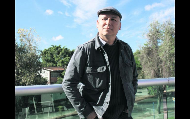 En la institución académica Rafael Lara aporta sus conocimientos sobre el entorno que rodea a la industria del Séptimo Arte. EL INFORMADOR / K. Gómez