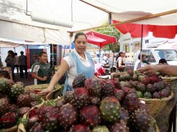 Aseguran que en las Nueve Esquinas sólo caben 80 puestos, esto sin impedir el tránsito y sin obstruir las banquetas. EL INFORMADOR / ARCHIVO
