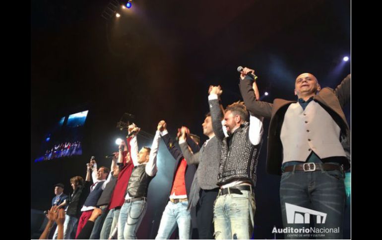 Ambas agrupaciones concluyeron el concierto con 'Enamoradísimo' y 'Vuela Vuela'. TWITTER / @AuditorioMx
