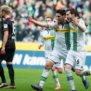 Frankfurt y Marco Fabián caen en picada