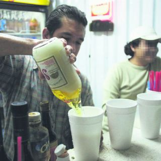 Cada mes fallecen 10 personas por males derivados del alcoholismo