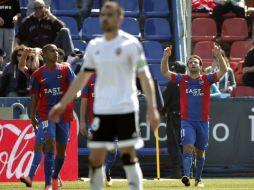 Los hombres del inglés Gary Neville se quedan siete puntos por encima del descenso. EFE / M. Bruque