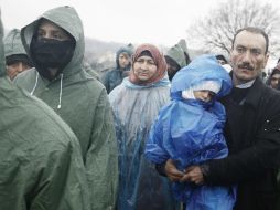 Autoridades aún están en alerta en caso de que refugiados busquen rutas alternativas. EFE / Y. Kolesidis