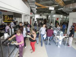 La gente acude a los locales que están abiertos desde el pasado 6 de marzo. EL INFORMADOR / R. Tamayo