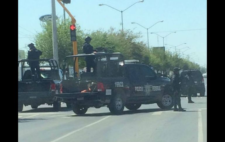 En los dos enfrentamientos fueron asegurados 10 armas largas, numerosos cargadores abastecidos, equipo táctico y cinco vehículos. FACEBOOK / Reynosa Código Rojo