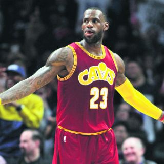 James y Cavaliers superan a los Clippers