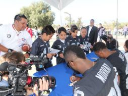 Los futbolistas se dijeron emocionados de estar en México. TWITTER / @lataviusm
