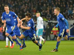 La espectacular definición del delantero japonés a los 25 minutos añadió otra página asombrosa en la campaña de Leicester. AFP / P. Ellis
