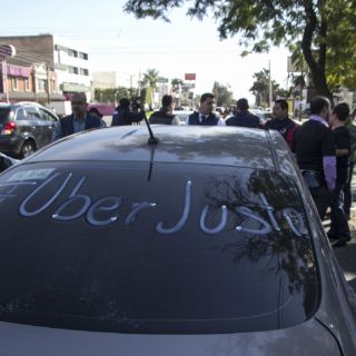 Diputados discutirán esta semana regulación de taxis ejecutivos