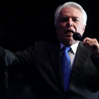 Enrique Guzmán, hospitalizado pero estable