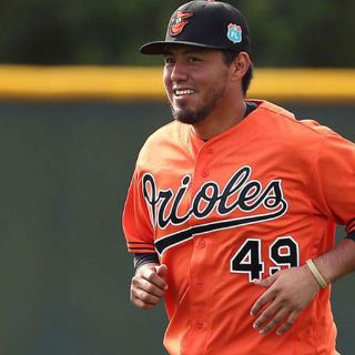 Sin decisión y apaleado, se va Gallardo en triunfo de Orioles