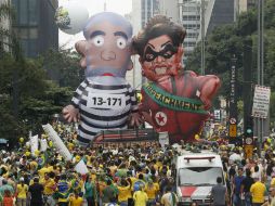 El muñeco de Lula vestido presidiario se ha convertido en uno de los símbolos en las marchas. AP / ARCHIVO