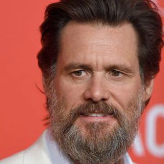Captan a Jim Carrey con nueva cita