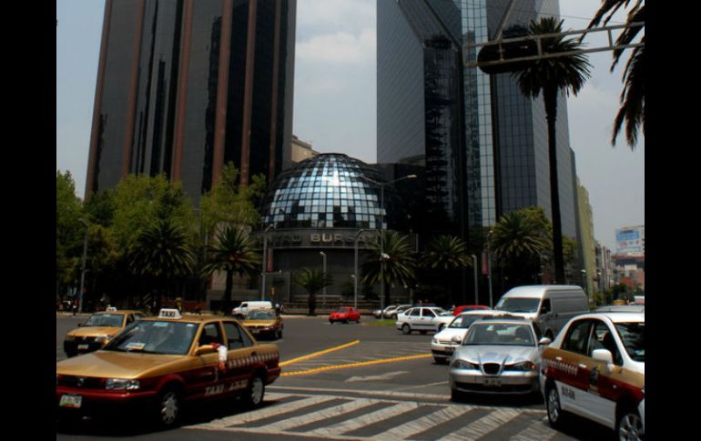 La Bolsa Mexicana de Valores pierde 1.08 por ciento al final de la jornada de este martes, en línea con mercados globales. NTX / ARCHIVO