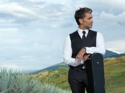 Con la cámara encendida y oculta, se escucha a Alejandro molesto y con insultos mientras cuestiona al reportero. TWITTER / @alejandrofernandez