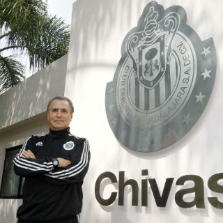 José Luis Real queda fuera de Chivas