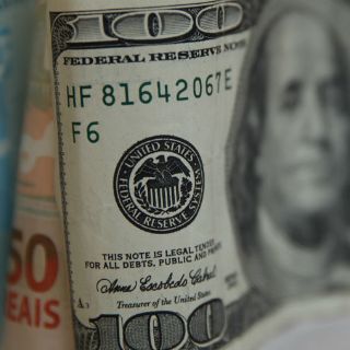 El dólar, hasta en 18.33 pesos a la venta