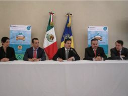 El Gobierno de Jalisco anuncia este día un plan de financiamiento para vehículos híbridos que funrionarán como autos de alquiler. TWITTER / @AristotelesSD