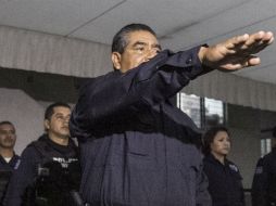 El comisario Camilo González Lara, agradece el apoyo al comandante. EL INFORMADOR / ARCHIVO