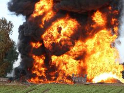 La mañana del martes, personal de Pemex informó que ya trabaja en apaciguar el incendio en Quecholac. NTX / ARCHIVO