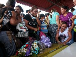 Familiares de los mineros despidieron a sus seres queridos. EFE / G. Dam Vargas
