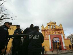 Los agentes de la Policía Municipal que custodian el lugar, no enfrentan a los desconocidos. SUN / ARCHIVO