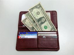 El tipo de cambio para solventar obligaciones denominadas en moneda extranjera pagaderas en la República Mexicana es de 17.9308 pesos. EL INFORMADOR / ARCHIVO