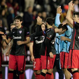 Athletic cae ante Valencia pero aún así avanza