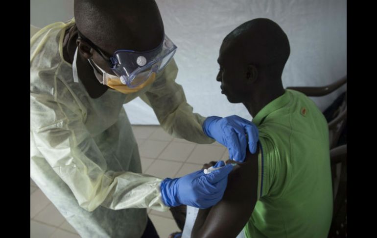 La OMS hace hincapié en que Sierra Leona, Liberia y Guinea todavía están en riesgo de que surjan de nuevo brotes de ébola. EFE / ARCHIVO