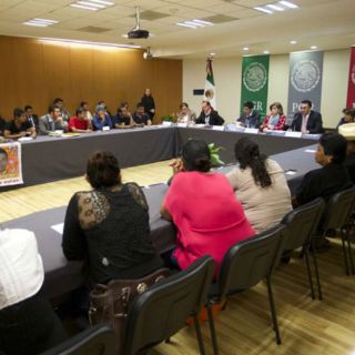 Padres de los 43 valoran seguir diálogo con autoridades