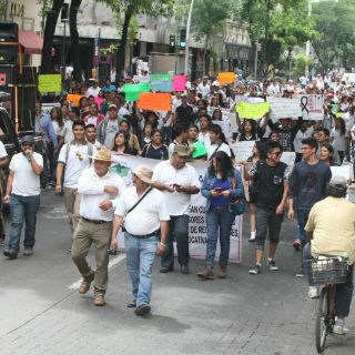 Manifestación de maestros causa conflictos en Centro tapatío