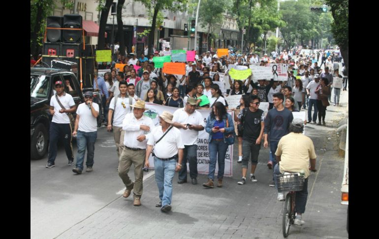 Fueron cerca de 500 personas las que participaron en la manifestación. EL INFORMADOR / R. Tamayo