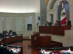 El resto de los diputados y el público asistente a la sesión se mantuvieron como espectadores. TWITTER / @CongresoEdoSLP