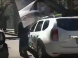 El pasado viernes se difundió un video donde se observa como el escolta de un Ferrari Rojo golpea a un chofer de Uber. YOUTUBE / WorldWideTVGNews