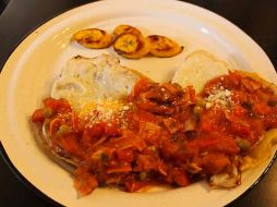 Huevos motuleños de La Casa de la Prensa. ESPECIAL /