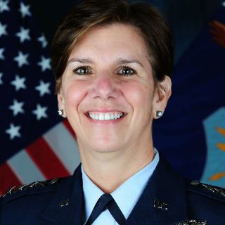 Mujer dirigirá por primera vez gran comando militar de EU