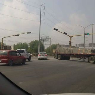 Reportan bloqueos y quema de autos en Reynosa