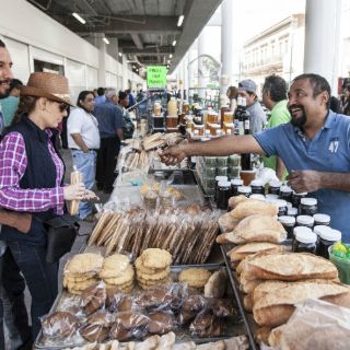 Locatarios disidentes aceptan regresar al Mercado Corona