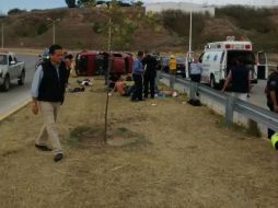 Las autoridades no descartan que la causa del hecho haya sido el viajar a exceso de velocidad. ESPECIAL /