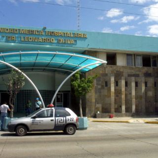 Joven muere al caer su auto de paso elevado en Lázaro Cárdenas