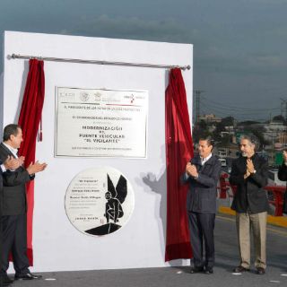 Peña Nieto inaugura escultura y puente en Estado de México