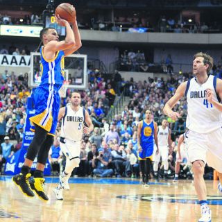 Warriors llega a 62 victorias