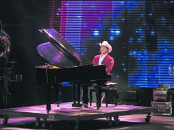 Hoy sábado, en punto de las 21:00 horas, Remmy Valenzuela de nueva cuenta cantará sus éxitos ante el público tapatío. EL INFORMADOR / F. Atilano