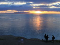 Shishmaref, una isla al norte del estrecho de Bering, ha perdido un kilómetro de costa en los últimos 50 años. AP / ARCHIVO