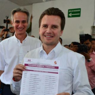 Gerardo Gaudiano recibe constancia de mayoría en Villahermosa